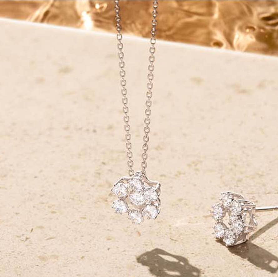 最短翌日発送/スノーモチーフネックレス 雪 結晶 おしゃれ 記念日 IU パクミニョン 韓国 レディース アクセサリー プレゼント 結婚式 お呼ばれ シルバー925 金属アレルギー対応 金アレ