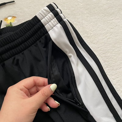 Qoo10] adidas BLACK PINK ジェニー着用 AD : レディース服