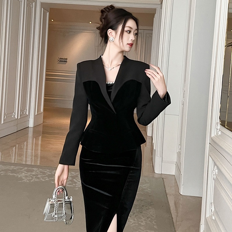 2024秋服新作婦人服フレンチ気質デザイン感フリルウエスト収納トップス100着ベルベットブラウス9723