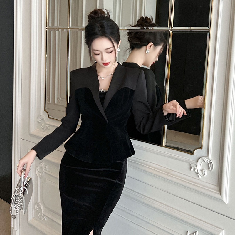 2024秋服新作婦人服フレンチ気質デザイン感フリルウエスト収納トップス100着ベルベットブラウス9723