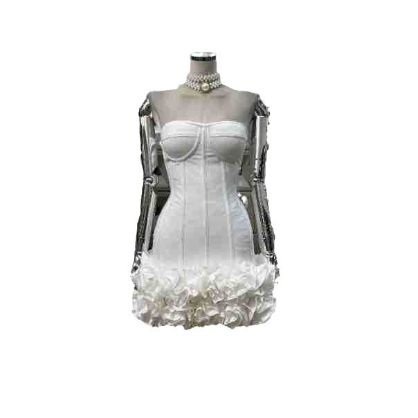 白い包帯は胸の魚の骨を拭いて身を修めますギャルのワンピースは超短い花のスカートが優雅です 白い包帯は胸の魚の骨を拭いて身を修めますギャルのワンピースは超短い花のスカートが優雅です