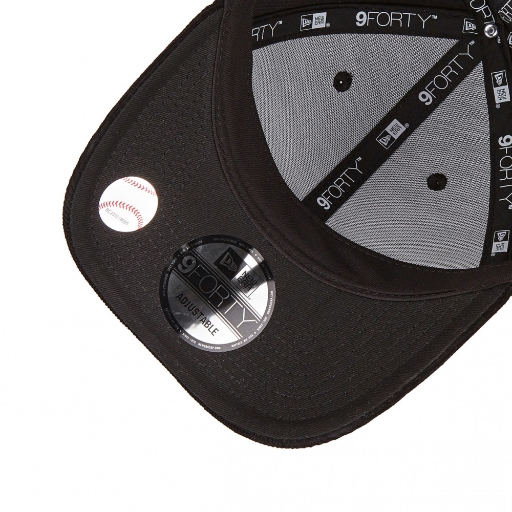 NEWERA MLB ニューヨーク・ヤンキースコーデュロイボールキャップブラック/ 13946883 NEWERA MLB ニューヨーク・ヤンキースコーデュロイボールキャップブラック/ 13946883