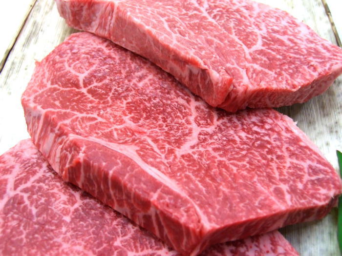 黒毛和牛 メス牛 限定 赤身 モモ ステーキ 5枚 木箱 詰め 牛肉 お歳暮 ギフト 御祝い 御礼 肉 A4 A5 黒毛和牛 メス牛 限定 赤身 モモ ステーキ 5枚 木箱 詰め 牛肉 お歳暮 ギフト 御祝い 御礼 肉 A4 A5