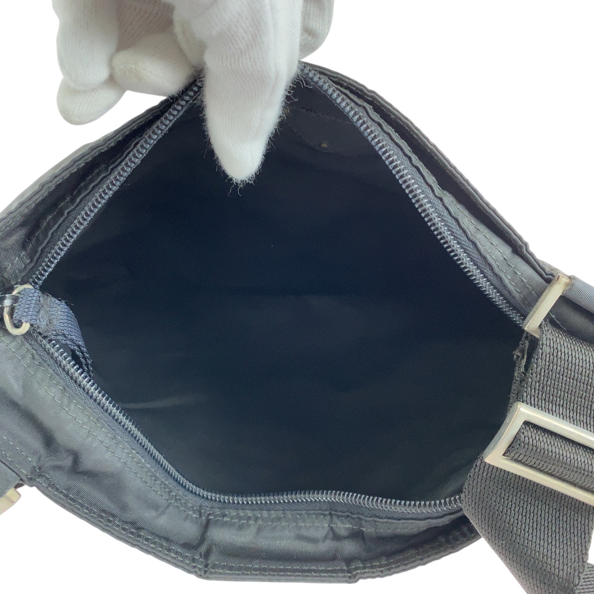 テスート 三角ロゴプレート ブラック 黒 シルバー金具 ナイロン ショルダーバッグ ポシェット レディース 503826