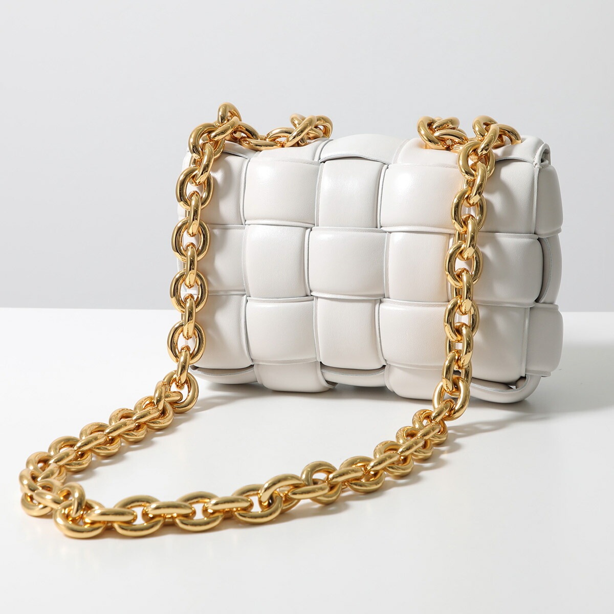 BOTTEGA VENETA ボッテガヴェネタ ショルダーバッグ The Chain Cassette カセット 631421 VBWZ0 レディース マキシイ BOTTEGA VENETA ボッテガヴェネタ ショルダーバッグ The Chain Cassette カセット 631421 VBWZ0 レディース マキシイ