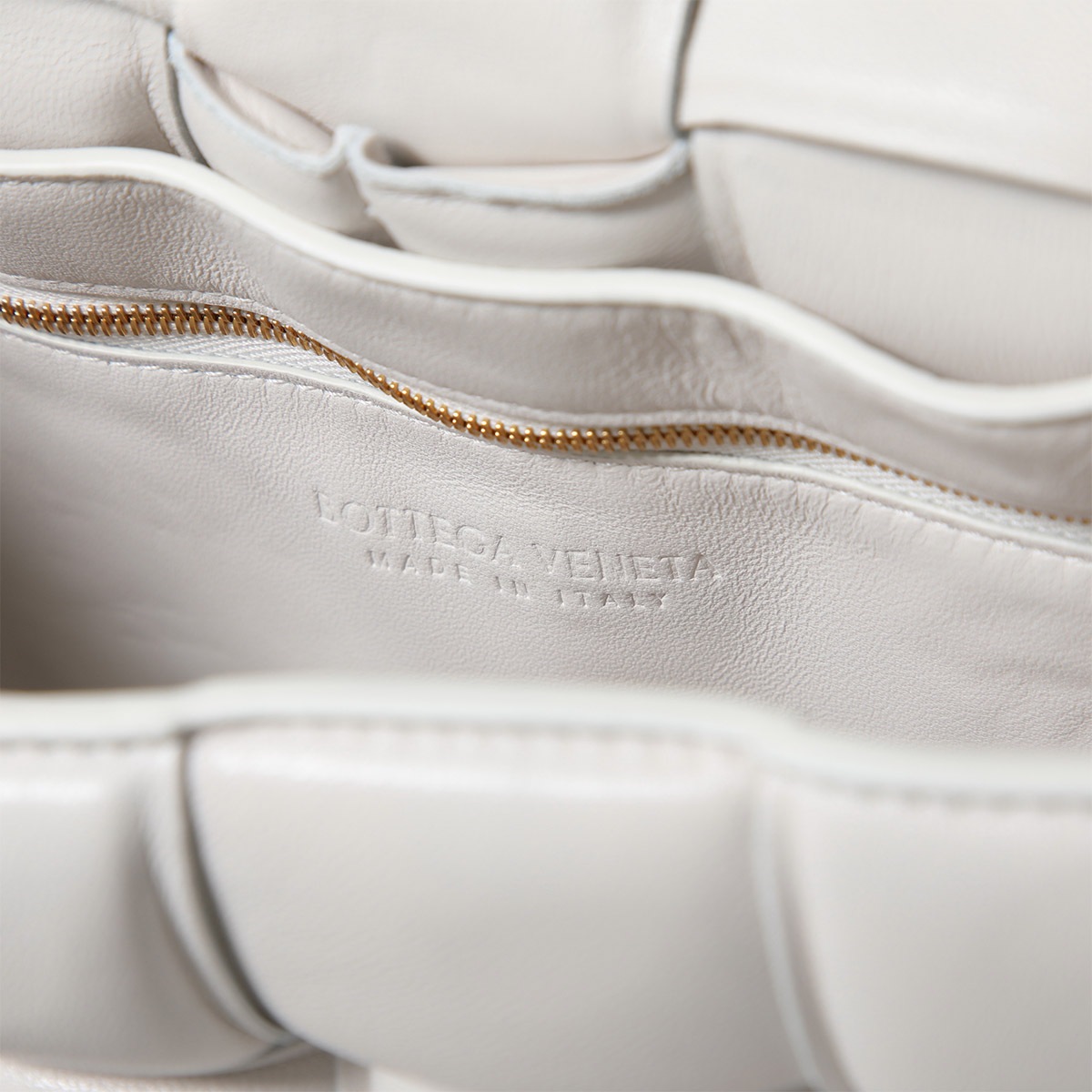 BOTTEGA VENETA ボッテガヴェネタ ショルダーバッグ The Chain Cassette カセット 631421 VBWZ0 レディース マキシイ BOTTEGA VENETA ボッテガヴェネタ ショルダーバッグ The Chain Cassette カセット 631421 VBWZ0 レディース マキシイ