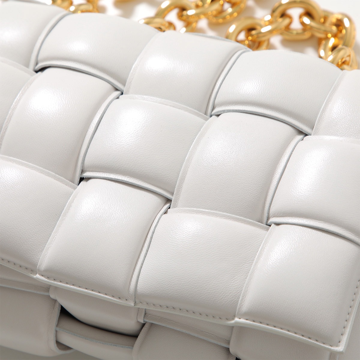 BOTTEGA VENETA ボッテガヴェネタ ショルダーバッグ The Chain Cassette カセット 631421 VBWZ0 レディース マキシイ BOTTEGA VENETA ボッテガヴェネタ ショルダーバッグ The Chain Cassette カセット 631421 VBWZ0 レディース マキシイ