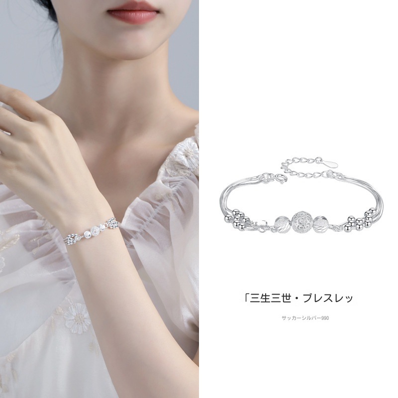 トレンドを取り入れたシルバーブレスレットでファッションを楽しむ トレンドを取り入れたシルバーブレスレットでファッションを楽しむ