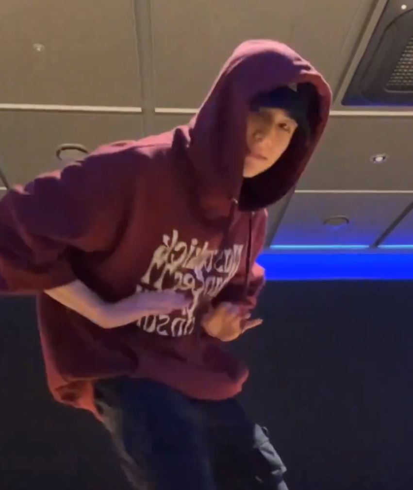 [Stray Kids ヒョンジン 着用] ギンソンフードティー 6色 Kinsum Hoodie 6 colors NMIXX ヘウォン着用