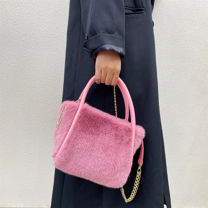 ファーバッグ ショルダーバッグ チェーンデザイン (T) ファーバッグ ショルダーバッグ チェーンデザイン (T)