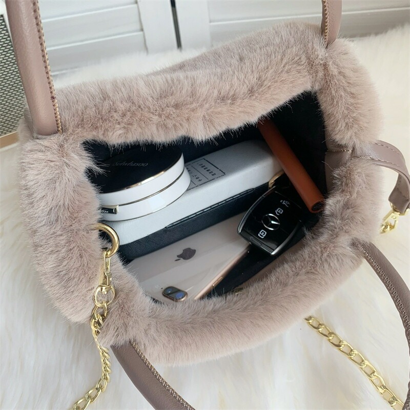 ファーバッグ ショルダーバッグ チェーンデザイン (T) ファーバッグ ショルダーバッグ チェーンデザイン (T)