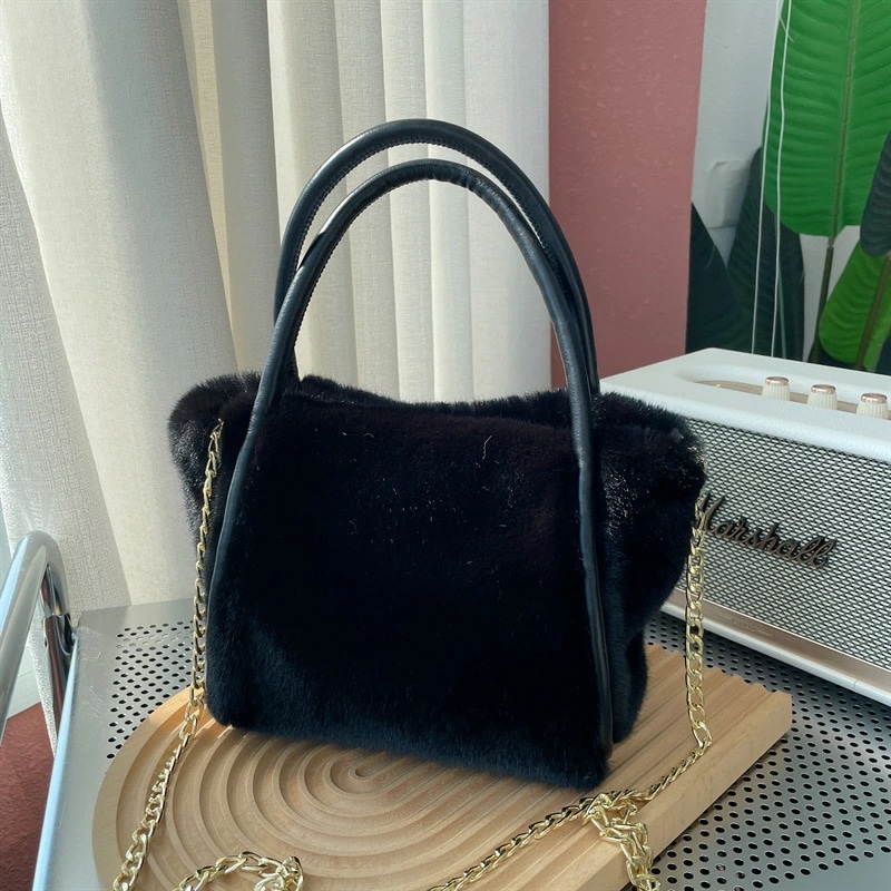 ファーバッグ ショルダーバッグ チェーンデザイン (T) ファーバッグ ショルダーバッグ チェーンデザイン (T)