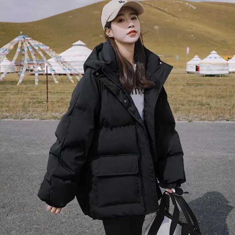 ダウンジャケット冬の新作ダウン綿入れ女性用フード付きパン生地ショート丈小柄フレンチのけだるい風ビッグサイズのゆったり綿入れ ダウンジャケット冬の新作ダウン綿入れ女性用フード付きパン生地ショート丈小柄フレンチのけだるい風ビッグサイズのゆったり綿入れ