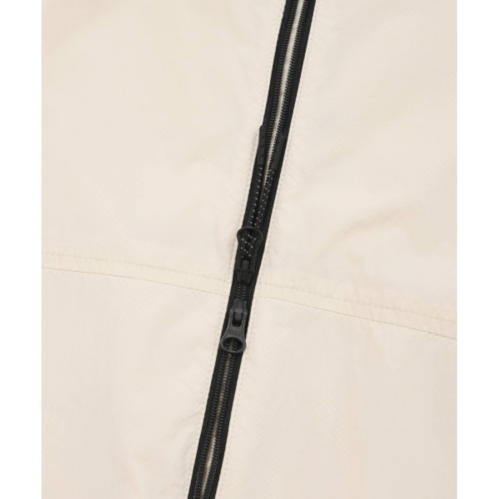 COVERNAT 軽量パッカブルウィンドブレーカーエクリュ COVERNAT 軽量パッカブルウィンドブレーカーエクリュ