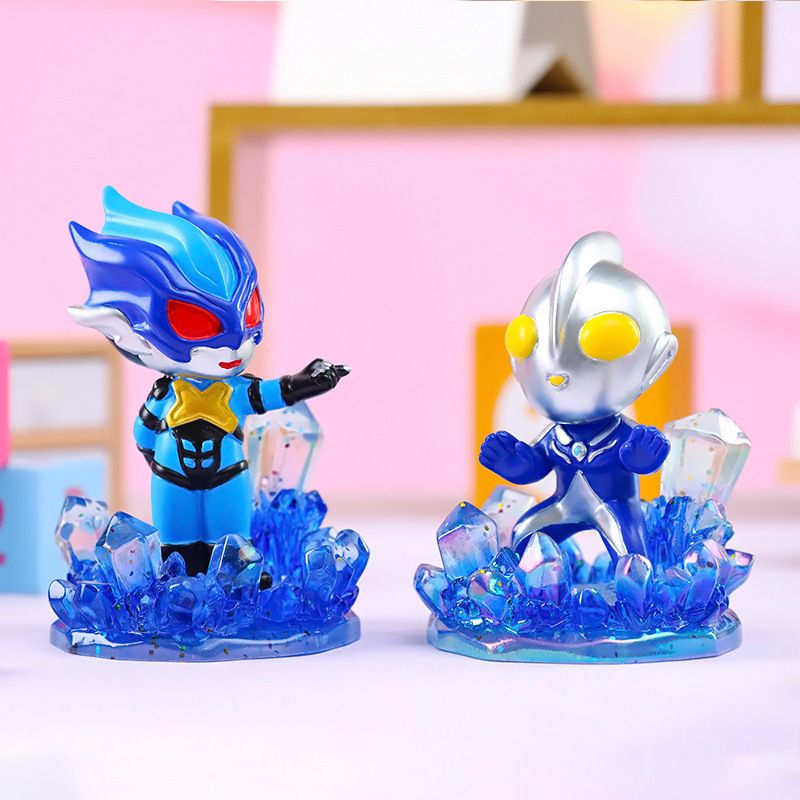 フィギュアウルトラマンと光が同行しているブラインドボックス潮