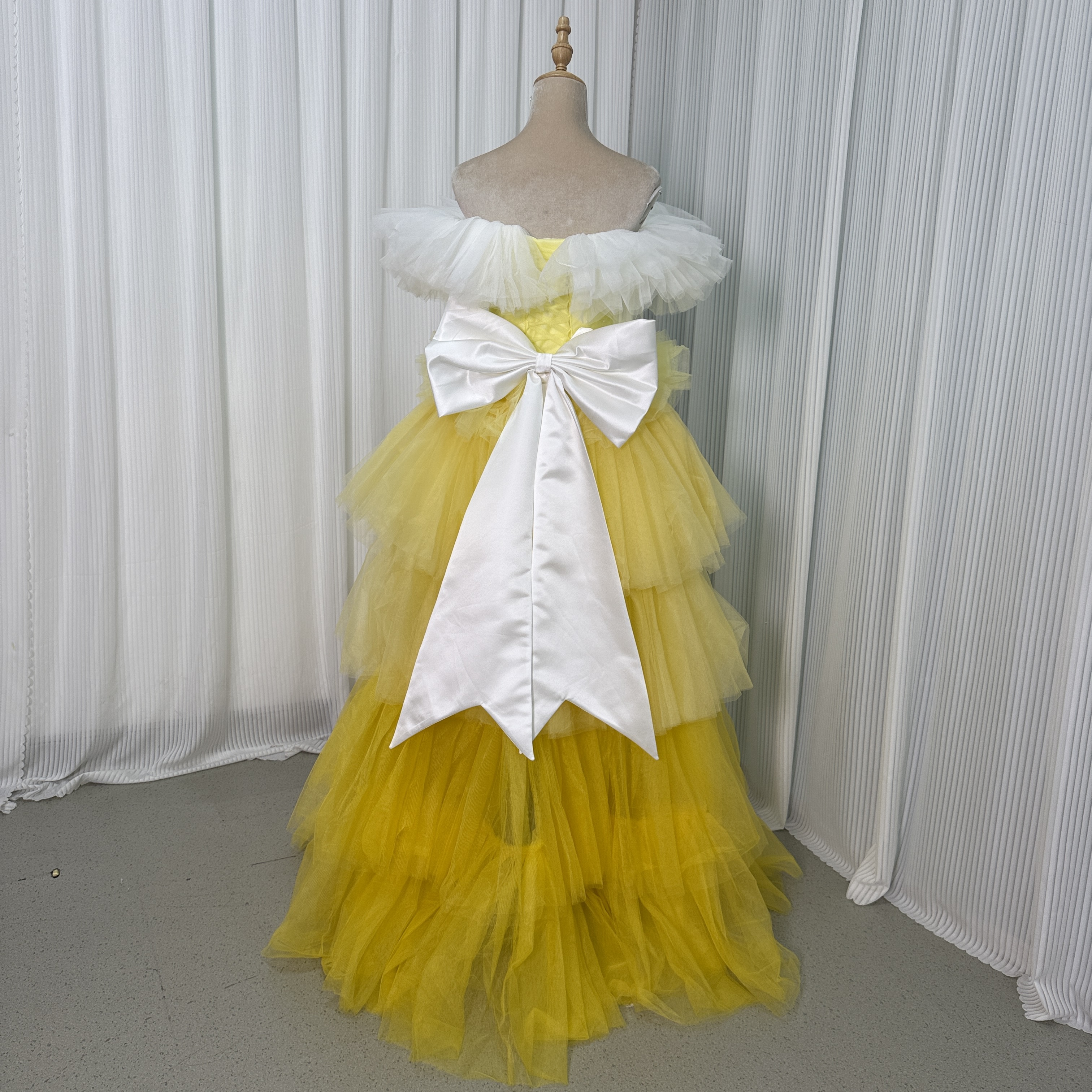 カラードレス イエロー ソフトチュール ビーズ オフショルダー ふっくら柔らかなバックリボン フィッシュテール カラードレス イエロー ソフトチュール ビーズ オフショルダー ふっくら柔らかなバックリボン フィッシュテール