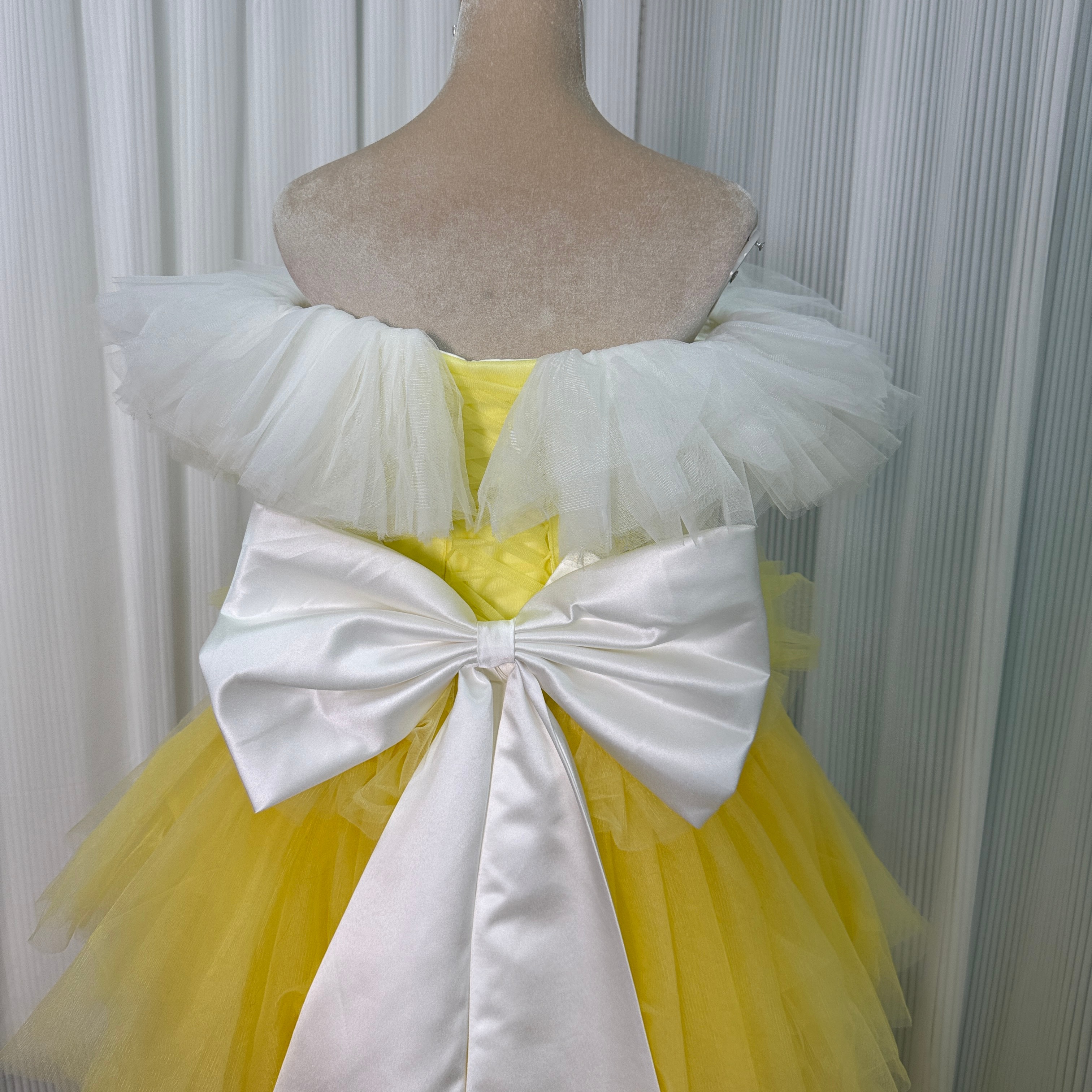 カラードレス イエロー ソフトチュール ビーズ オフショルダー ふっくら柔らかなバックリボン フィッシュテール カラードレス イエロー ソフトチュール ビーズ オフショルダー ふっくら柔らかなバックリボン フィッシュテール