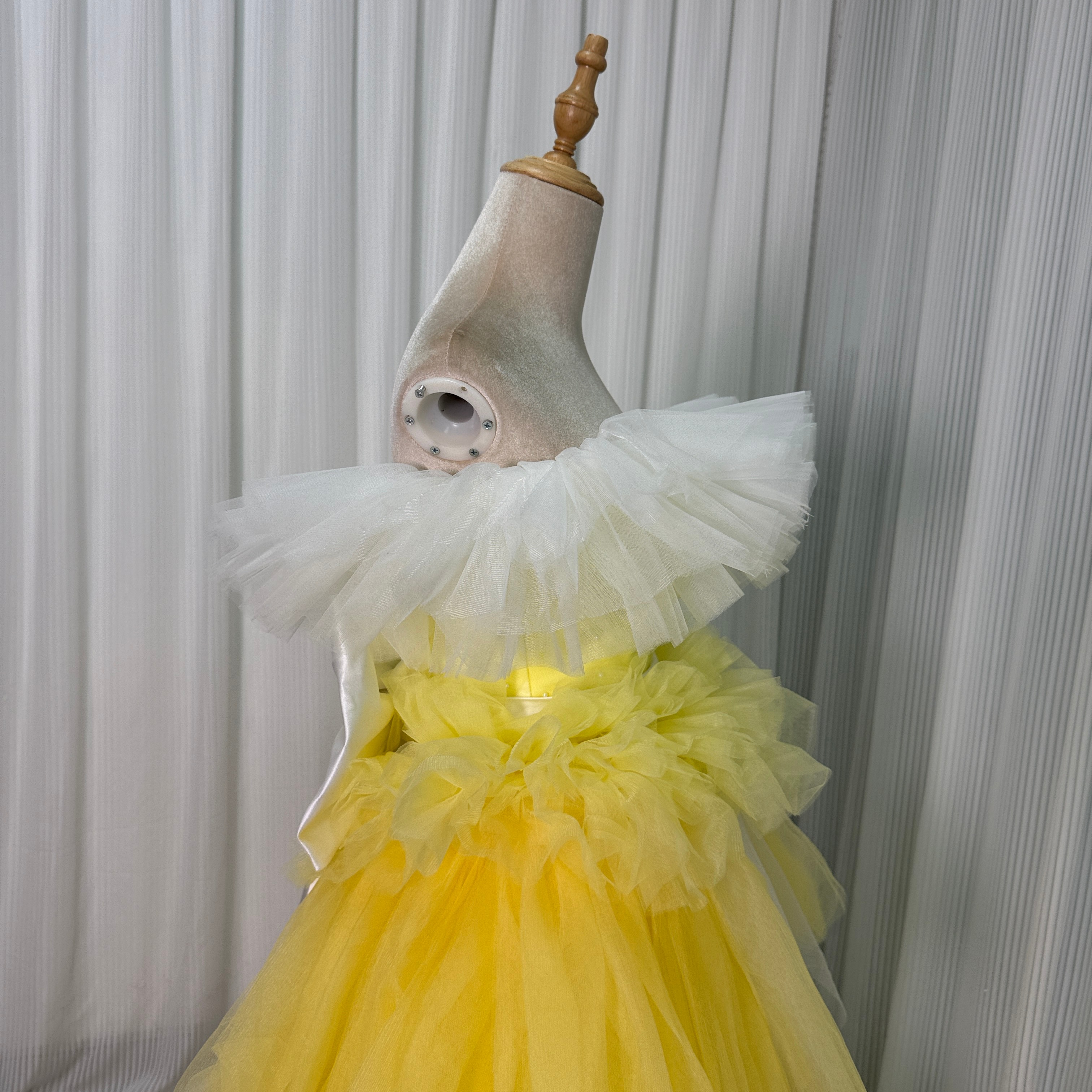 カラードレス イエロー ソフトチュール ビーズ オフショルダー ふっくら柔らかなバックリボン フィッシュテール カラードレス イエロー ソフトチュール ビーズ オフショルダー ふっくら柔らかなバックリボン フィッシュテール