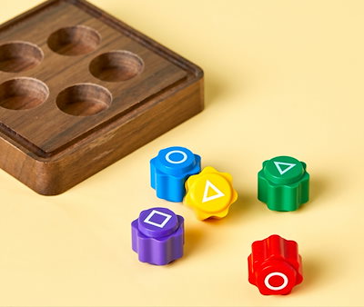 深夜セール！即購入可！韓国限定　イカゲーム　おもちゃセット Qoo10] [イカゲーム]韓国伝統遊びセット タクジ