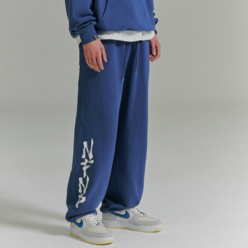 NOT4NERD ブラッシュ NFND ロゴストリングスウェットパンツ-インディゴブルー NOT4NERD ブラッシュ NFND ロゴストリングスウェットパンツ-インディゴブルー