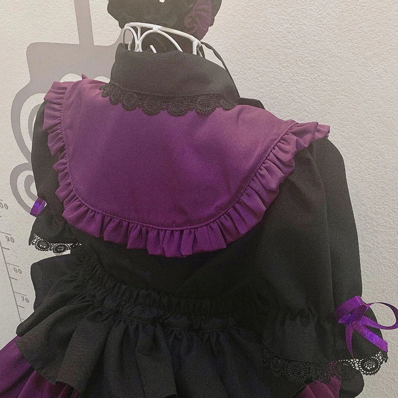 ハロウィン風メイド服　黒＋紫　黒色の蝶結び付け襟　４重ケーキスカート
