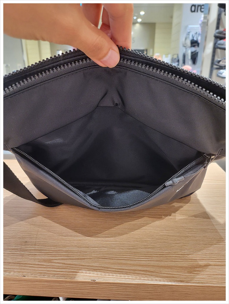 SP CROSS BAG M 3色 新学期 カジュアル 新商品 韓国人気 日常用 旅行用 男女共用 日常服 SP CROSS BAG M 3色 新学期 カジュアル 新商品 韓国人気 日常用 旅行用 男女共用 日常服
