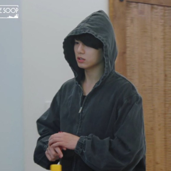 Qoo10] MARKM BTS [グク着用] ウェーブロゴデニム