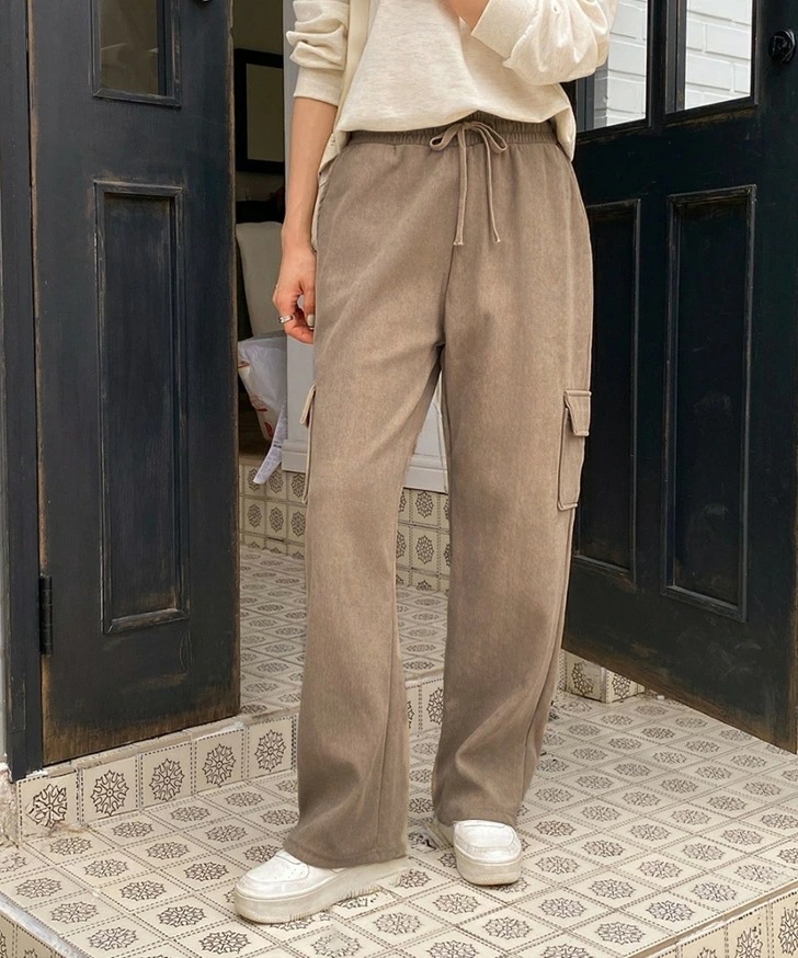 コーデュロイドローストリングカーゴワイドパンツ レディース ボトムス 秋 冬 ワイドパンツ カーゴパンツ ストレートパンツ ポケット サイドポケット フラップポケット コーデュロイ 厚手 柔らかい ふ