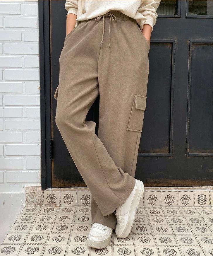 コーデュロイドローストリングカーゴワイドパンツ レディース ボトムス 秋 冬 ワイドパンツ カーゴパンツ ストレートパンツ ポケット サイドポケット フラップポケット コーデュロイ 厚手 柔らかい ふ