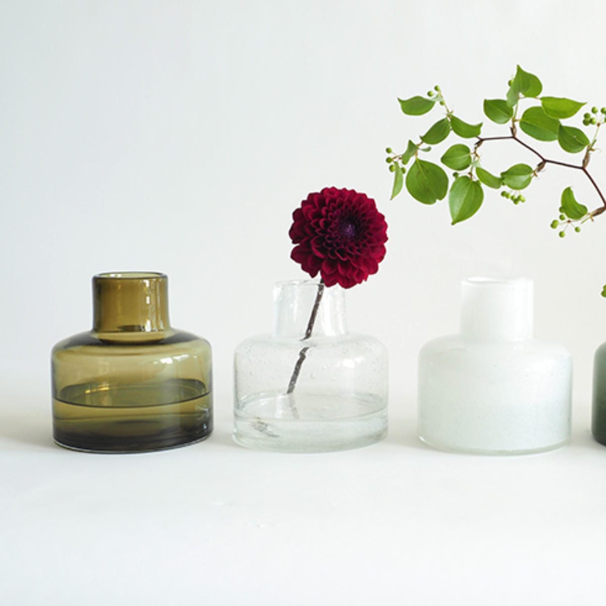 花瓶 DGボトルベース 直径15x高さ15cm クリアー ガラス おしゃれ 花器 花びん 一輪挿し フラワーベース 円形 透明 丸 インテリア 生け花 植物 お花 ガラス製 ドライフラワー 花瓶 DGボトルベース 直径15x高さ15cm クリアー ガラス おしゃれ 花器 花びん 一輪挿し フラワーベース 円形 透明 丸 インテリア 生け花 植物 お花 ガラス製 ドライフラワー