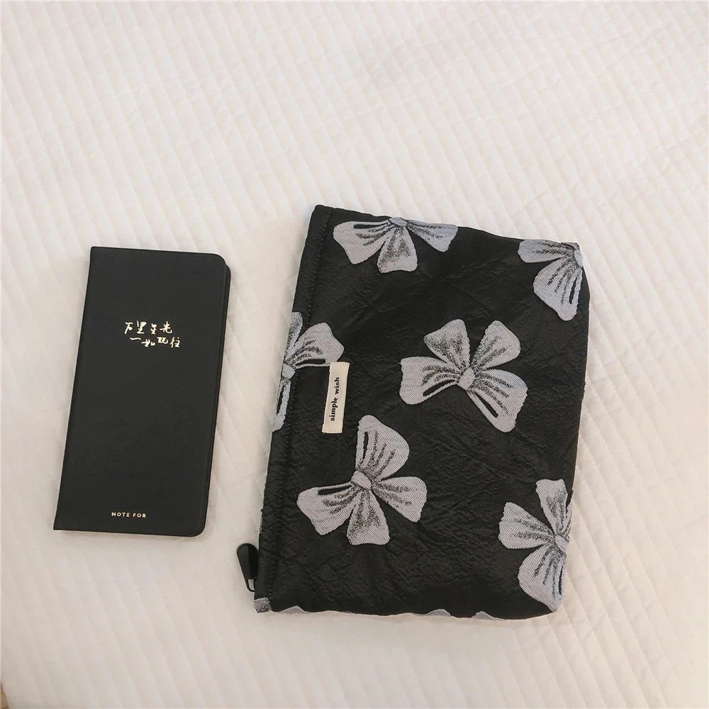 1つ買うと10個無料化粧ポーチ化粧　化粧品収納　カジュアル 女の子　便利　ハンド 大容量　リボン柄化粧ポーチ