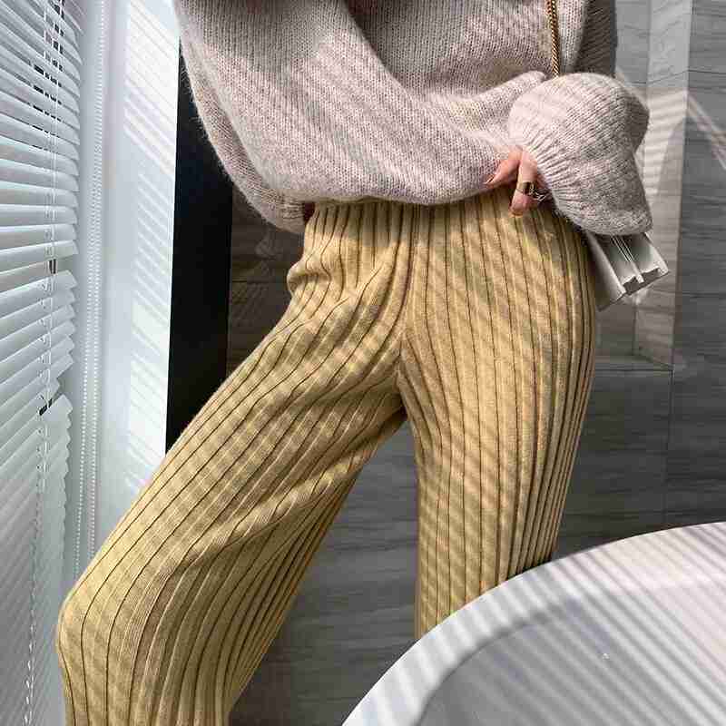 二ットワイドレッグパンツ ボトムス パンツ ズボン ワイドパンツ ストレートパンツ カラーパンツ 細身 ストレート リブニット ニット 大人可愛い きれいめ おしゃれ お洒落 大人可愛い 大人女子 こ