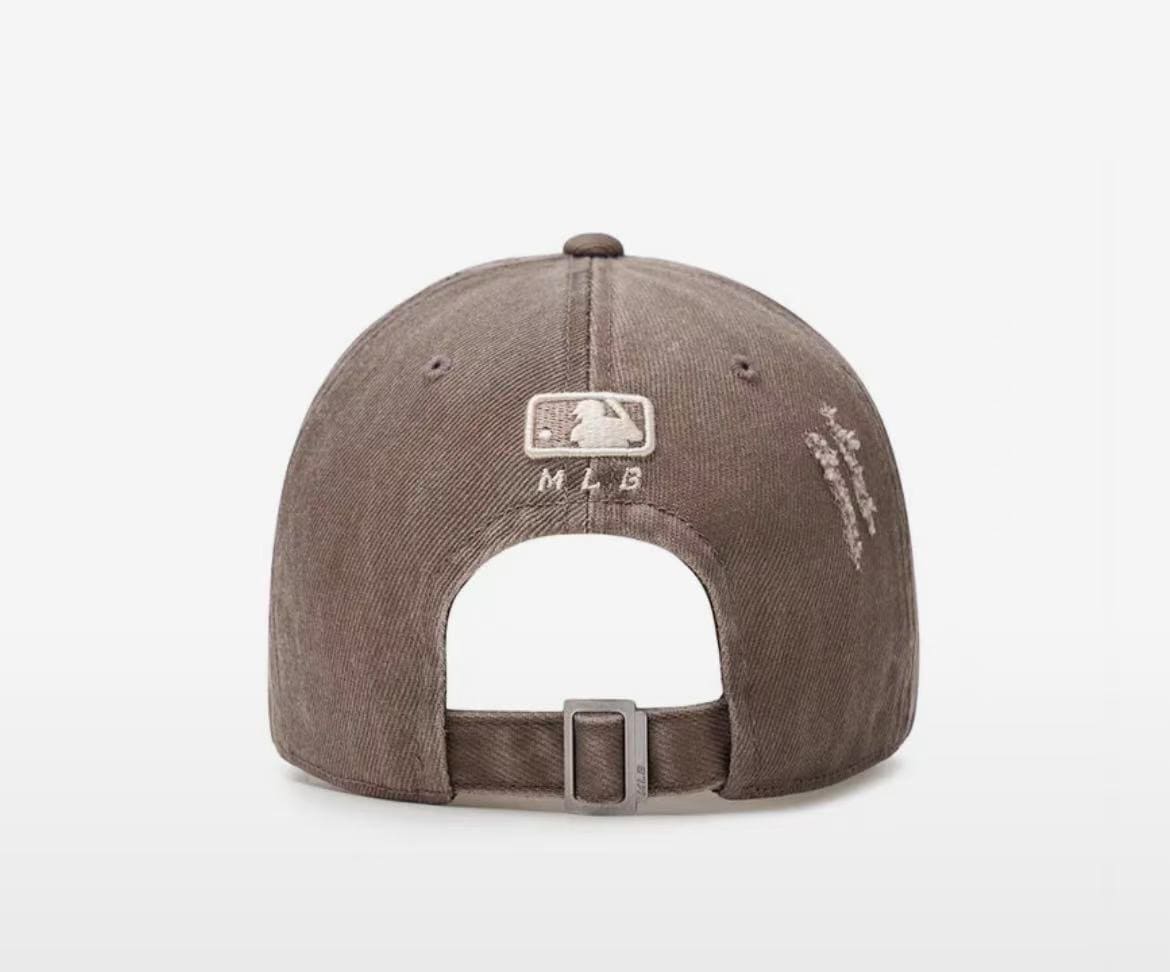 [カリナ着用]ダメージウォッシングアンストラクチャーボールキャップ