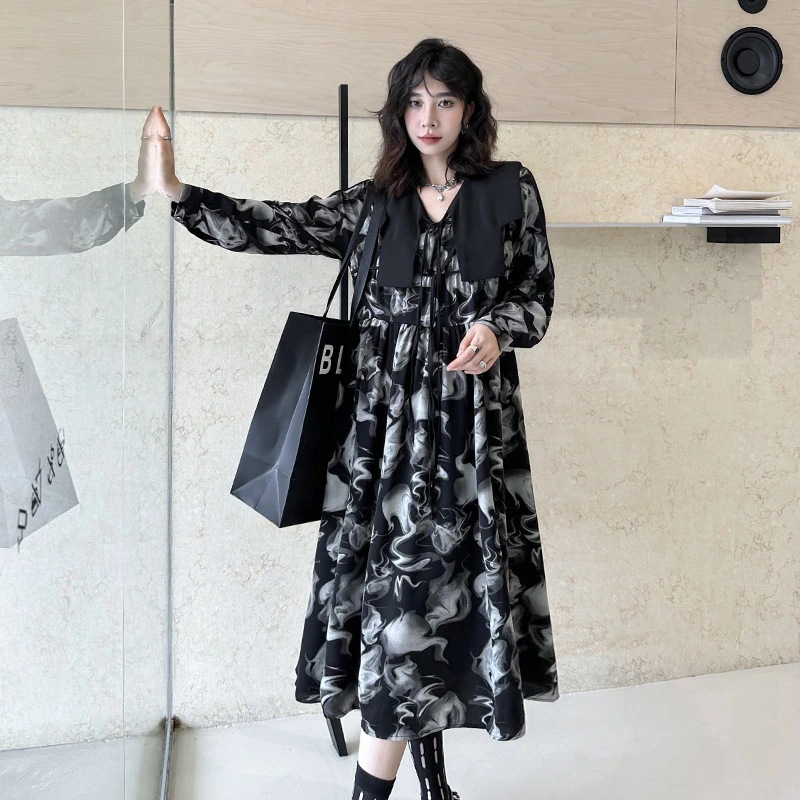 レトロ香港スタイルプリントVネック長袖ドレス 女性の春と秋の薄いセクションの外ネクタイ小さなショール緩いラインスカート冬のワンピース