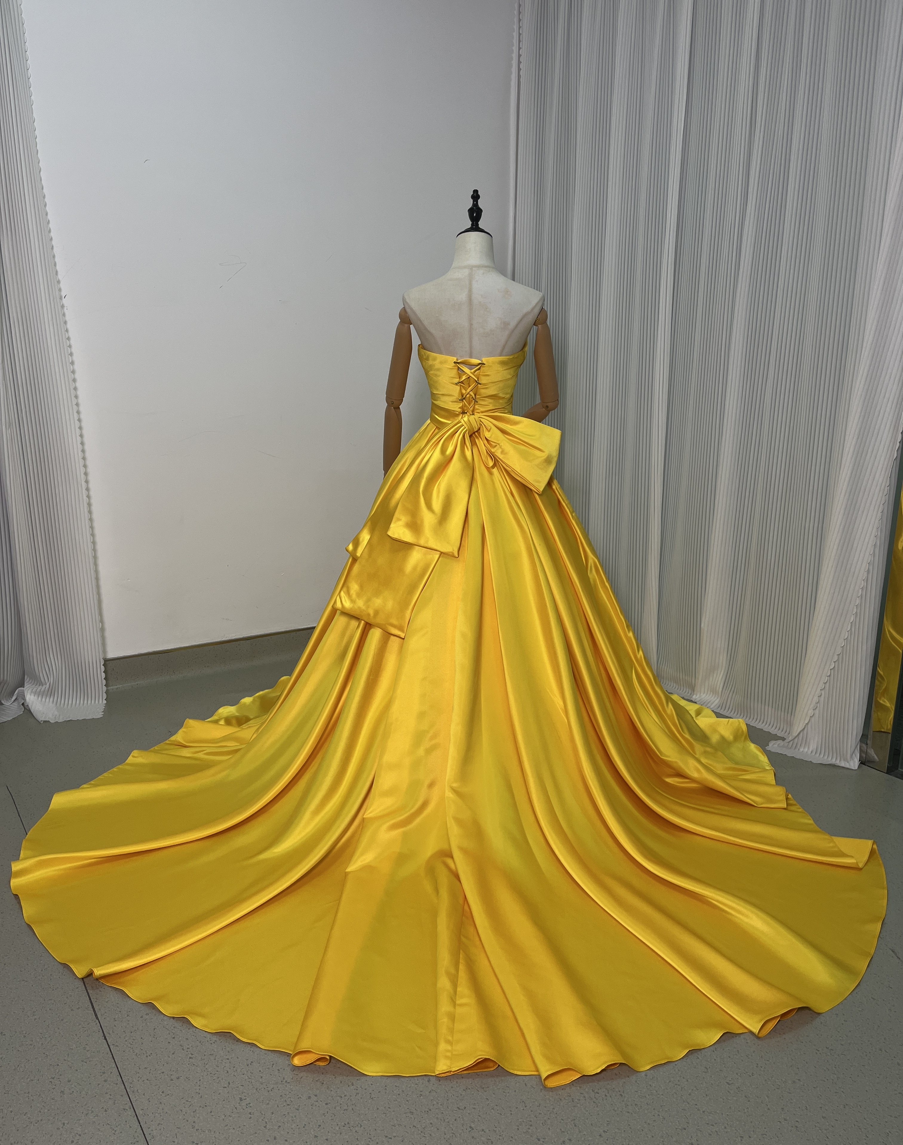 上品！カラードレス イエロー ベアトップ 豪華なバックリボン 前撮り