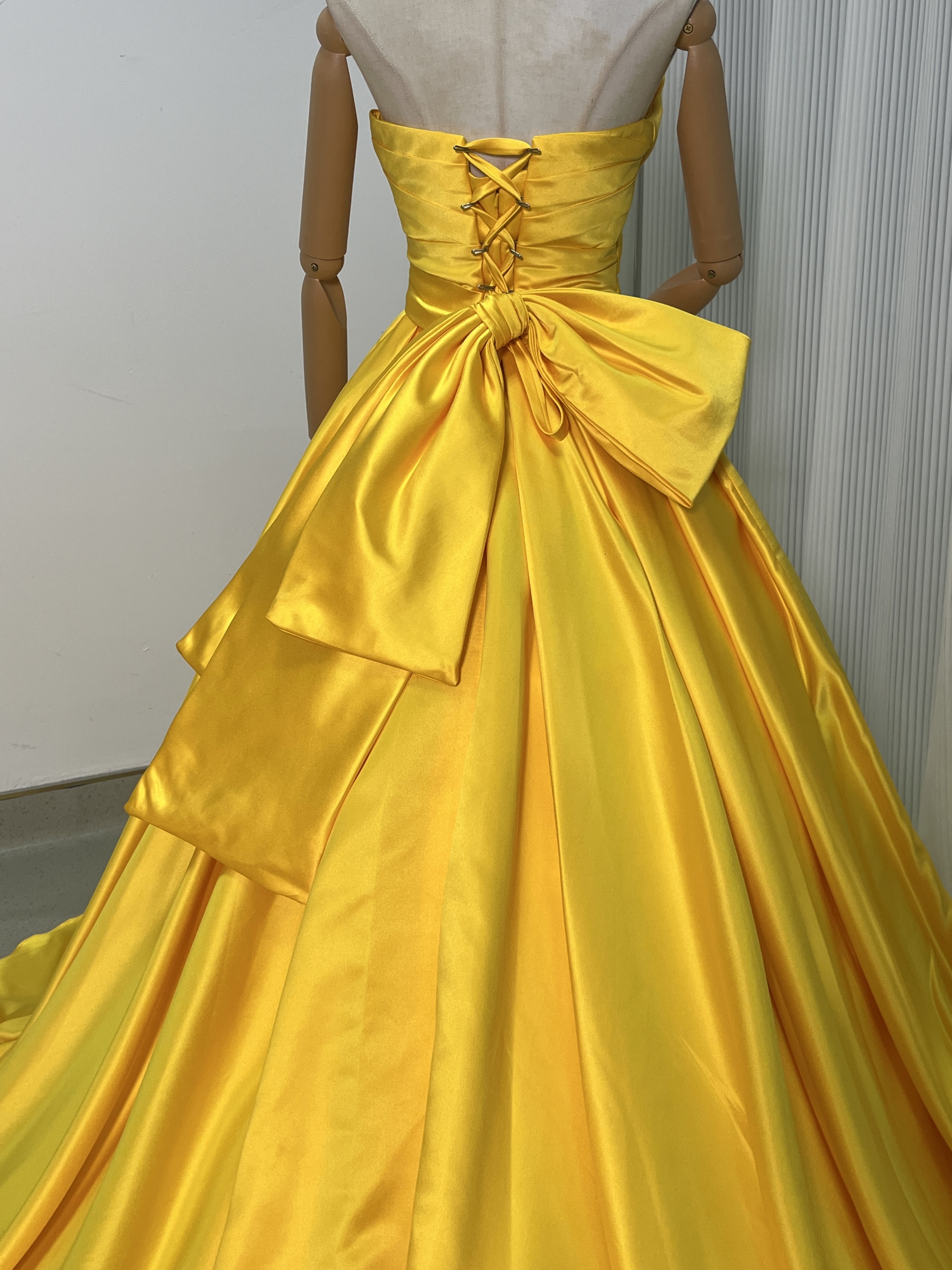 上品！カラードレス イエロー ベアトップ 豪華なバックリボン 前撮り