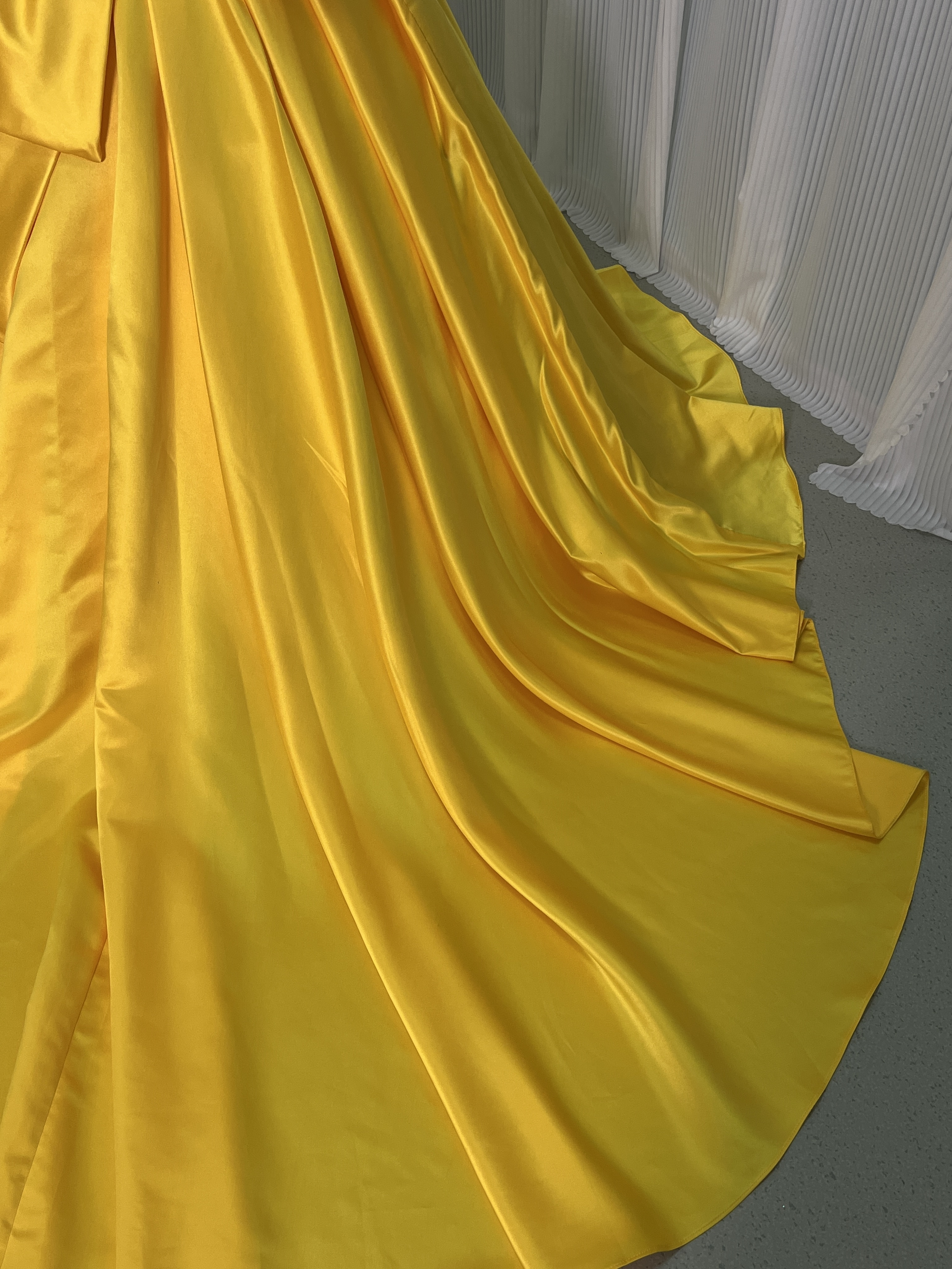 上品！カラードレス イエロー ベアトップ 豪華なバックリボン 前撮り