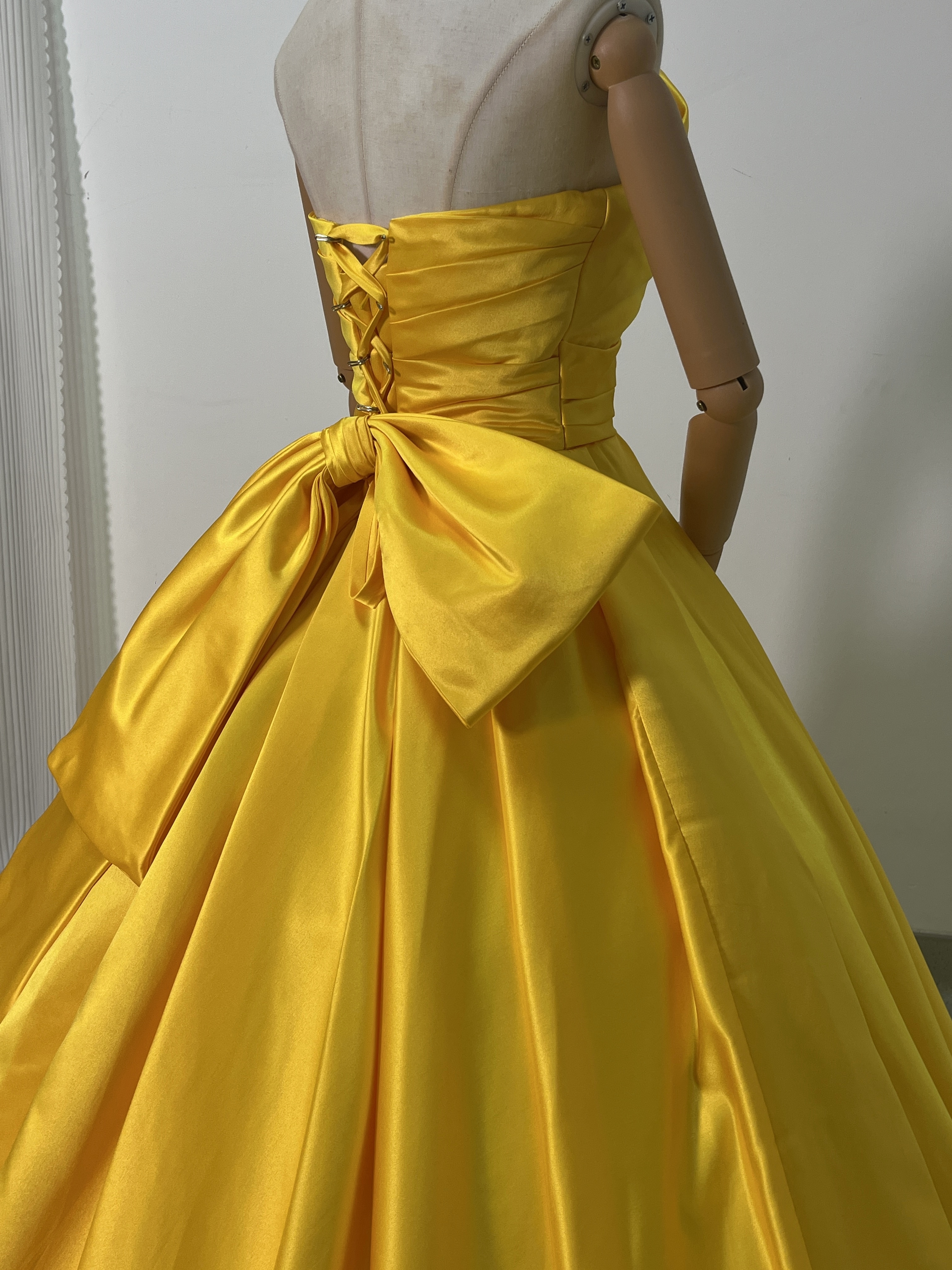 上品！カラードレス イエロー ベアトップ 豪華なバックリボン 前撮り