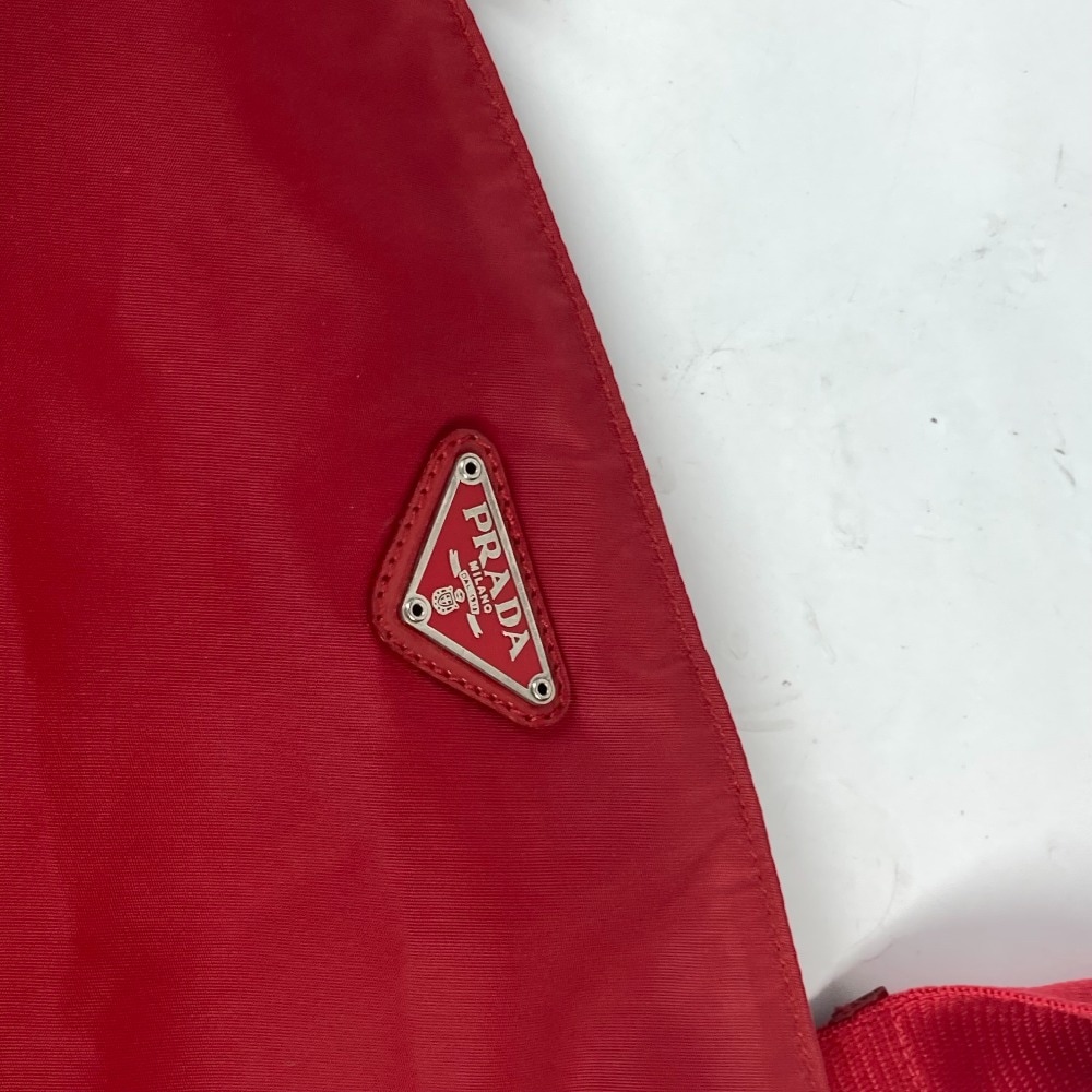 ショルダーバッグ トライアングルロゴ 三角ロゴ プレート ポシェット カバン 斜め掛け ナイロン レッド ショルダーバッグ トライアングルロゴ 三角ロゴ プレート ポシェット カバン 斜め掛け ナイロン レッド