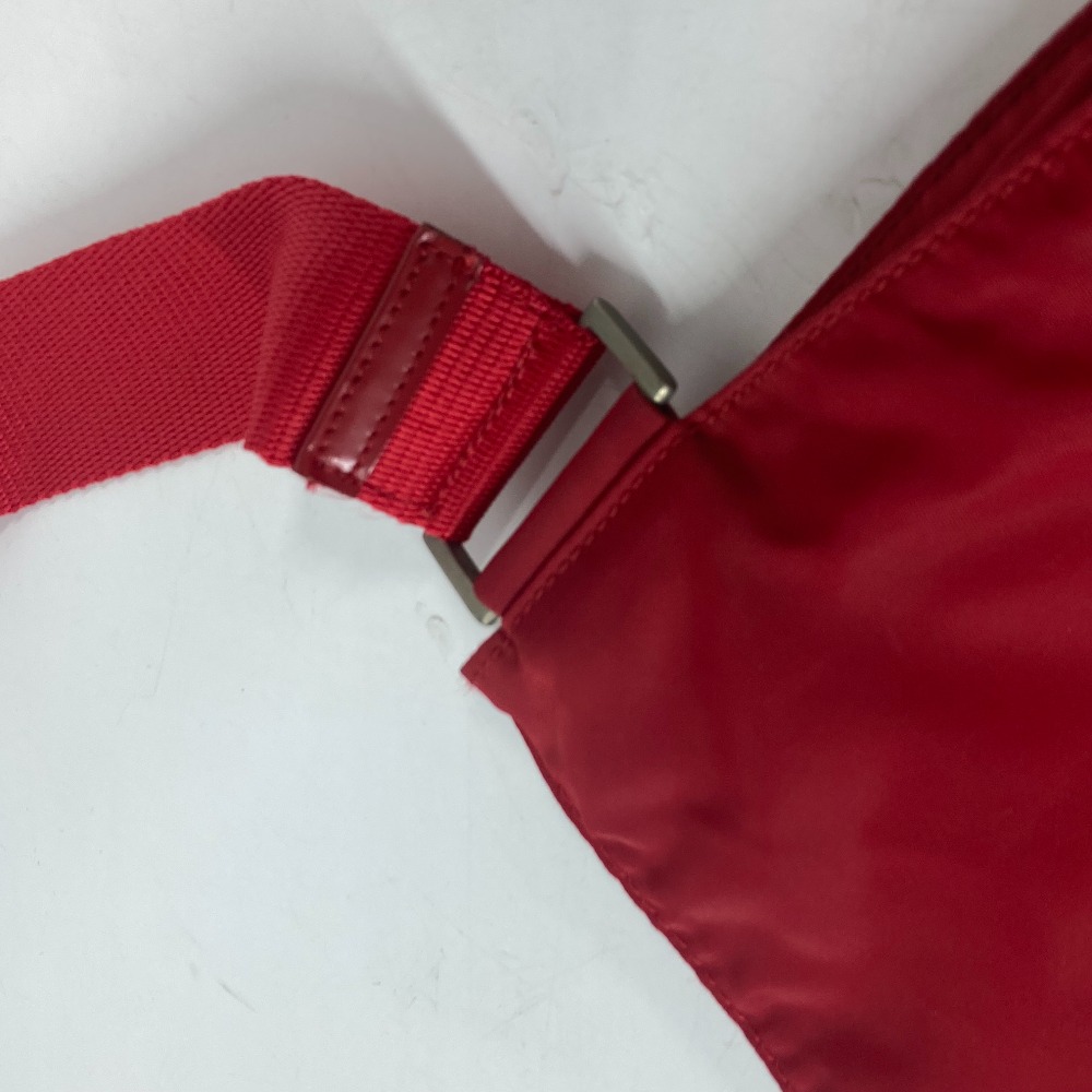 ショルダーバッグ トライアングルロゴ 三角ロゴ プレート ポシェット カバン 斜め掛け ナイロン レッド ショルダーバッグ トライアングルロゴ 三角ロゴ プレート ポシェット カバン 斜め掛け ナイロン レッド