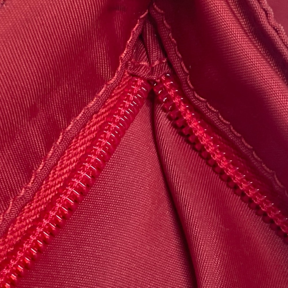 ショルダーバッグ トライアングルロゴ 三角ロゴ プレート ポシェット カバン 斜め掛け ナイロン レッド ショルダーバッグ トライアングルロゴ 三角ロゴ プレート ポシェット カバン 斜め掛け ナイロン レッド