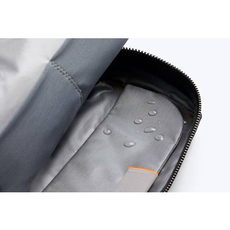 EDKA TOILETRY KIT Black Bronze ポーチ ユニセックス 防水 トラベルポーチ シンプル リサイクルナイロン EDKA TOILETRY KIT Black Bronze ポーチ ユニセックス 防水 トラベルポーチ シンプル リサイクルナイロン