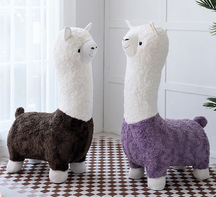 アルパカモデルのぬいぐるみスツール