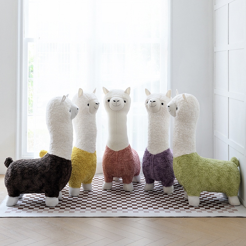 アルパカモデルのぬいぐるみスツール