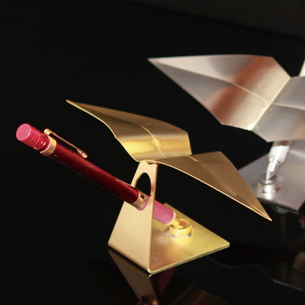かねよし　paper crane 折り鶴のペンスタンド　金属製ペン立て　真鍮製　かねよし×共立女子大学コラボ作品『日本を贈る』