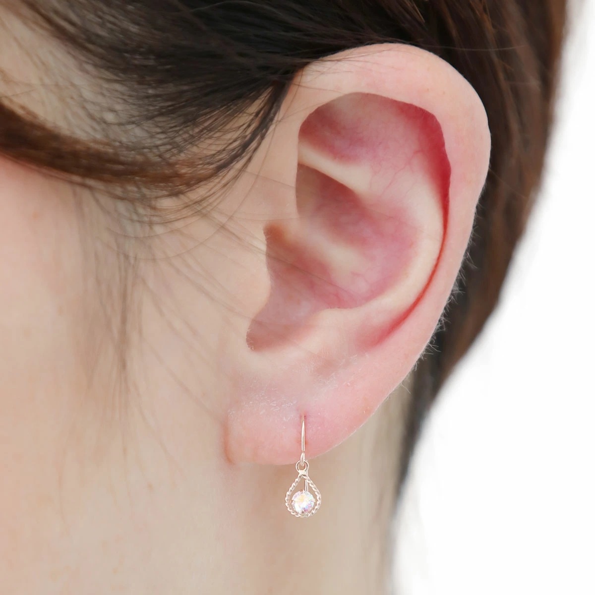 me on... K10ピンクゴールド 光によって表情を変えるキュービックジルコニアオーロラ 地金ねじりデザイン雫フレームモチーフフックピアスプレゼント 春夏 大人気 me on... K10ピンクゴールド 光によって表情を変えるキュービックジルコニアオーロラ 地金ねじりデザイン雫フレームモチーフフックピアスプレゼント 春夏 大人気