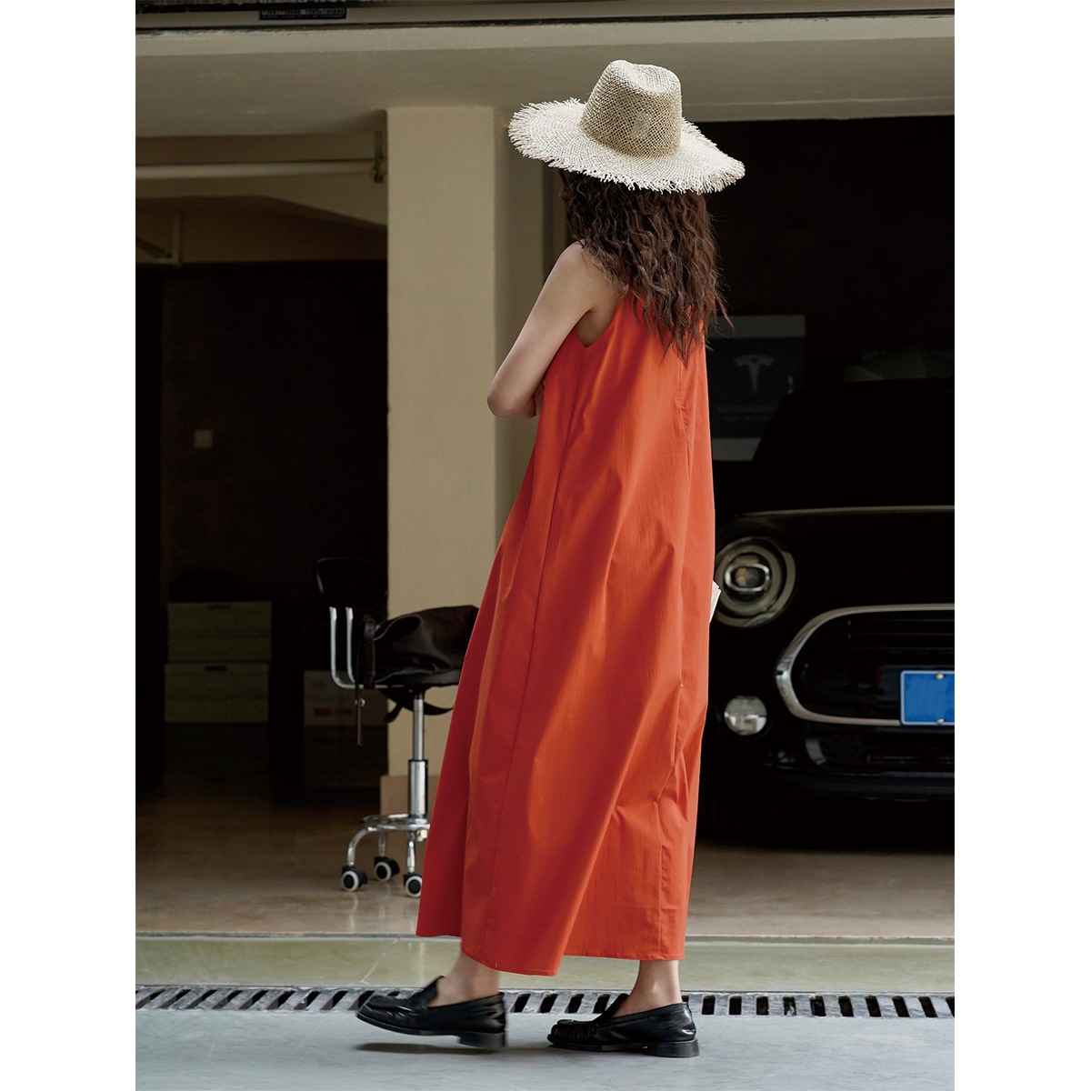 夏の新しいシンプルな通勤ノースリーブドレス緩いかなり通気性の良い快適なベストロングドレス女性 夏の新しいシンプルな通勤ノースリーブドレス緩いかなり通気性の良い快適なベストロングドレス女性