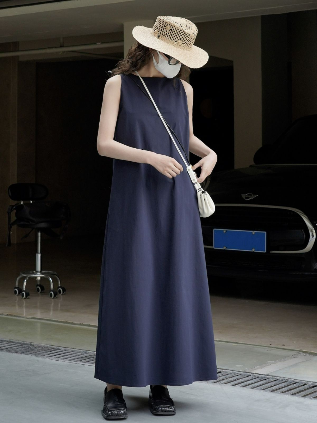 夏の新しいシンプルな通勤ノースリーブドレス緩いかなり通気性の良い快適なベストロングドレス女性 夏の新しいシンプルな通勤ノースリーブドレス緩いかなり通気性の良い快適なベストロングドレス女性