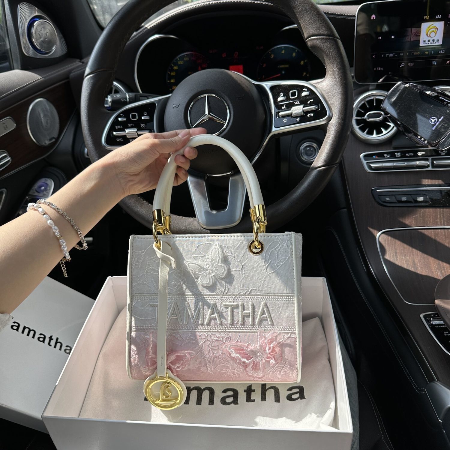 TAMATHA高級感軽豪華レースグラデーション蝶戴妃包女性2025新型手持ちシングルショルダーバッグ TAMATHA高級感軽豪華レースグラデーション蝶戴妃包女性2025新型手持ちシングルショルダーバッグ