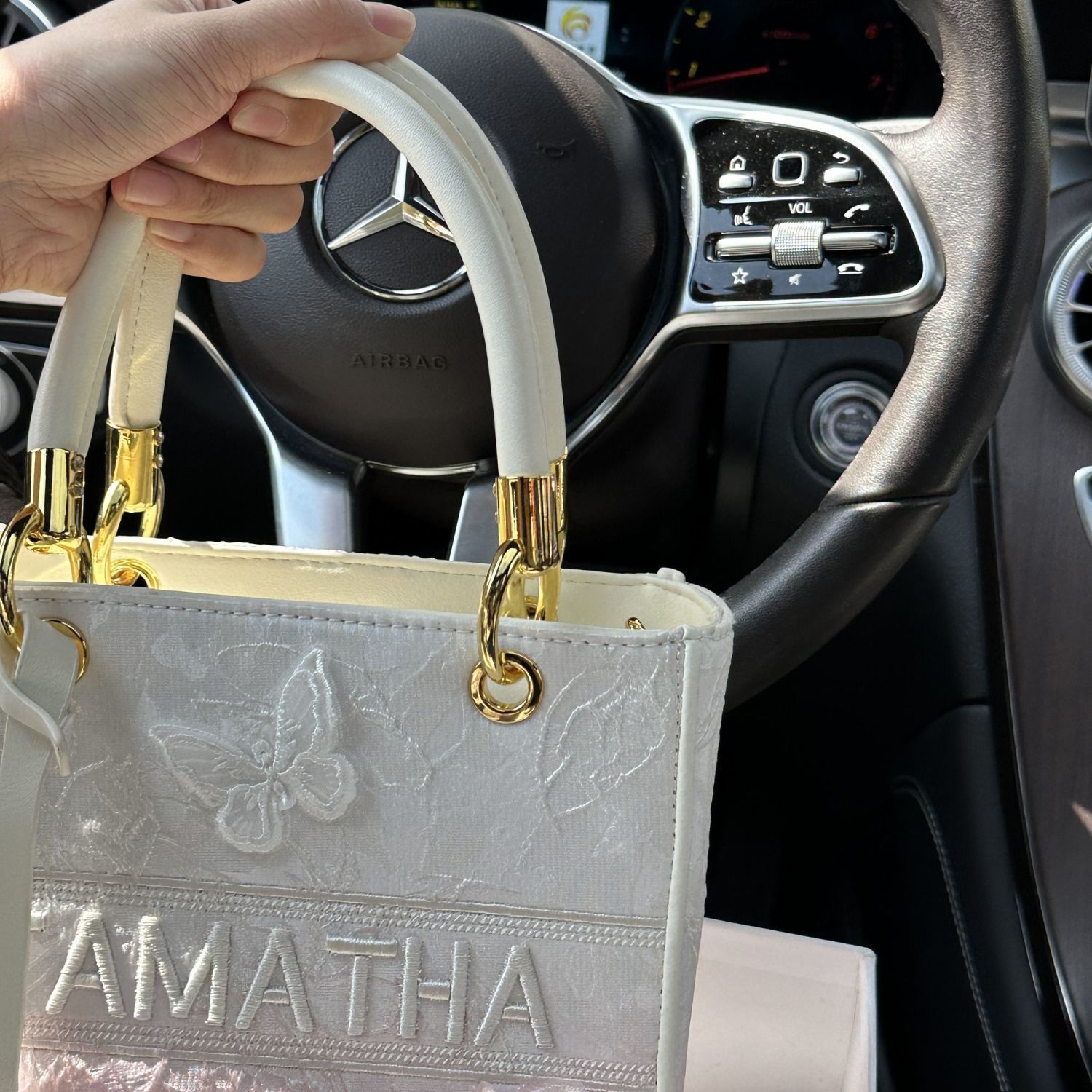 TAMATHA高級感軽豪華レースグラデーション蝶戴妃包女性2025新型手持ちシングルショルダーバッグ TAMATHA高級感軽豪華レースグラデーション蝶戴妃包女性2025新型手持ちシングルショルダーバッグ